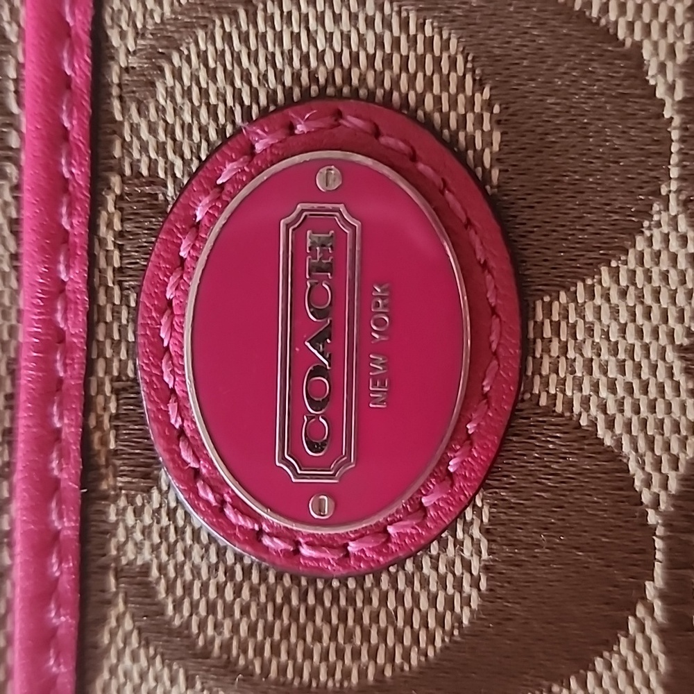 NWOT Coach Brown & Pink Signature Cigarette Camera Case Wristlet With Strap - Picture 3 of 7